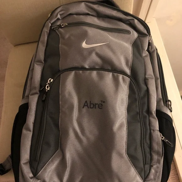 Nike Elite Backpack - Wolf Grey and Dark Grey - Picture 3 of 4